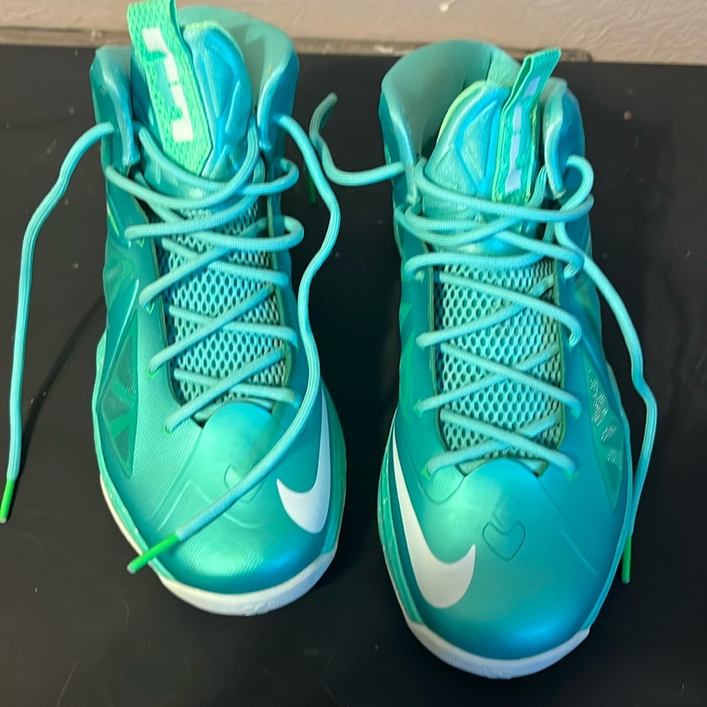 Lebron nike size 7y turquoise